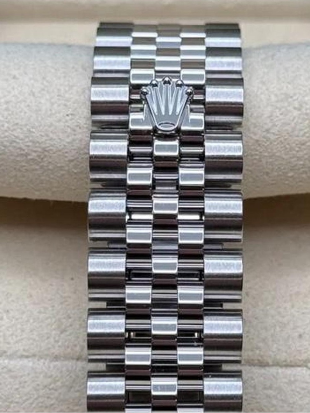 28mm Source Unknown Stainless Steel Women's Watch with Pink Dial - Picture 2 of 4
